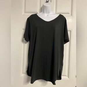 T29a- UNIQLO Black AIRISM V-Neck T-Shirt